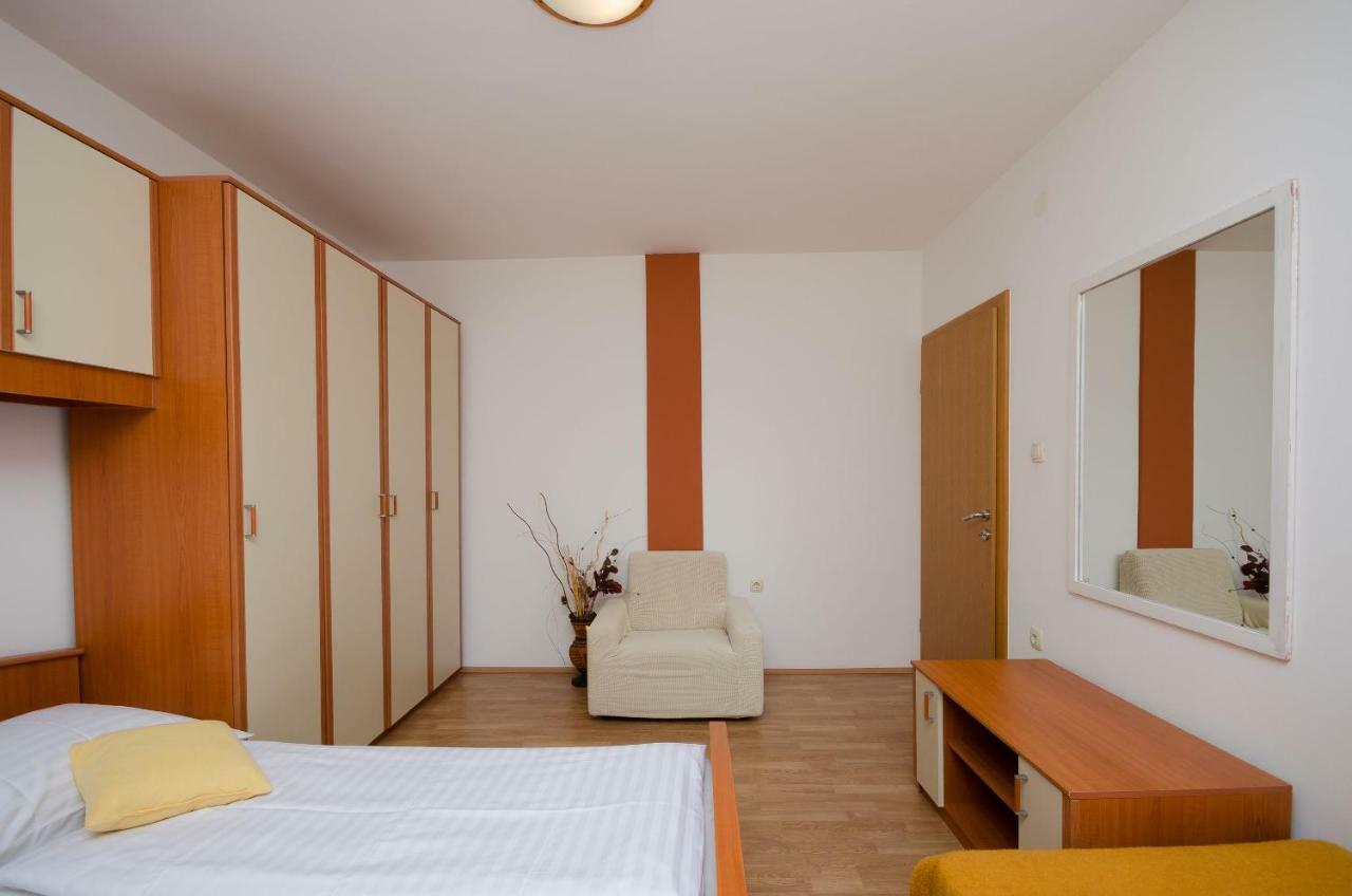 Apartments Mirjana Lopar Zewnętrze zdjęcie