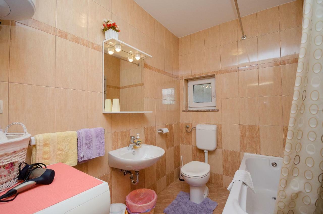 Apartments Mirjana Lopar Zewnętrze zdjęcie